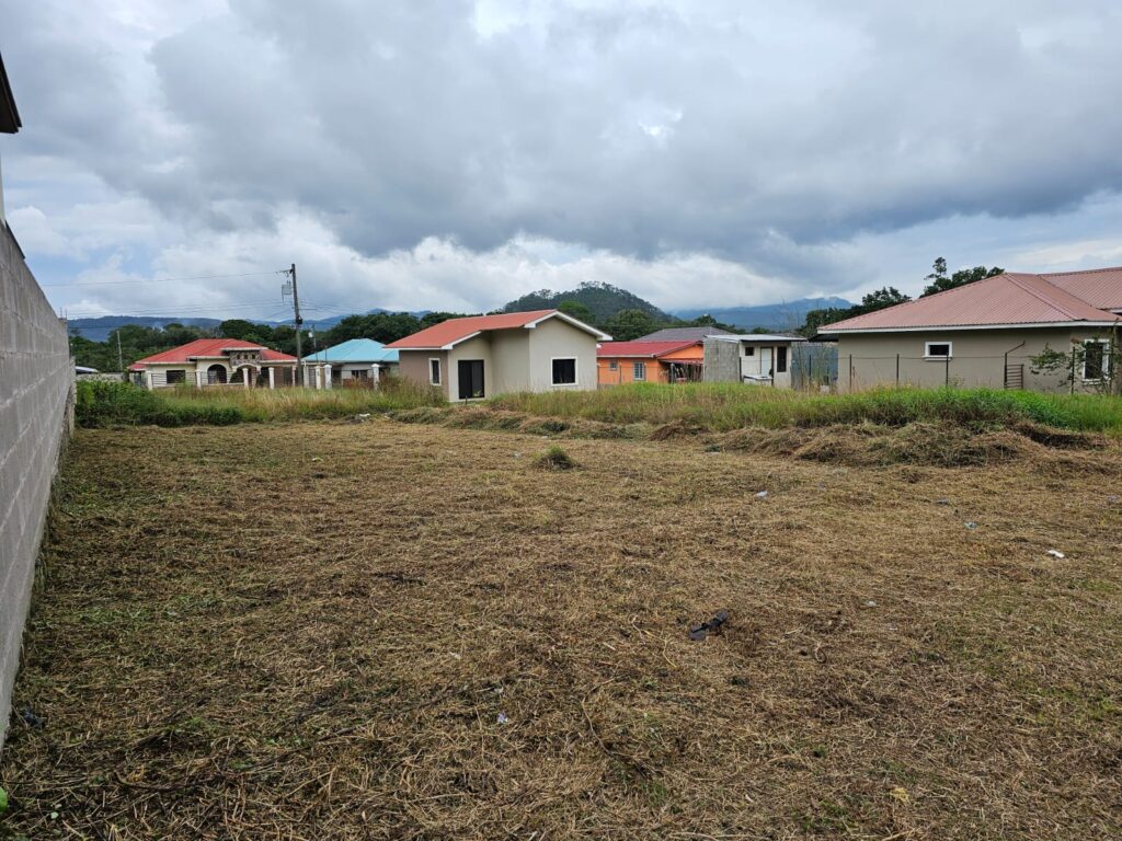 Venta de terreno en residencial los helechos en la esperanza, intibuca