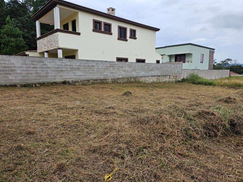 Venta de terreno en residencial los helechos en la esperanza, intibuca