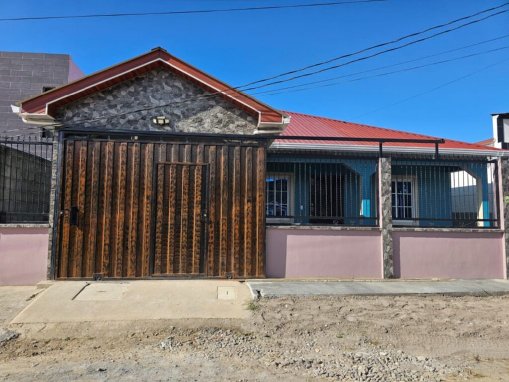 Venta de casa en la esperanza, intibuca, 2026 2027, residencial los arrayanes