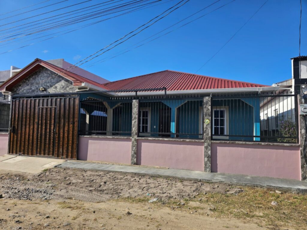 Venta de casa en la esperanza, intibuca, 2026 2027, residencial los arrayanes