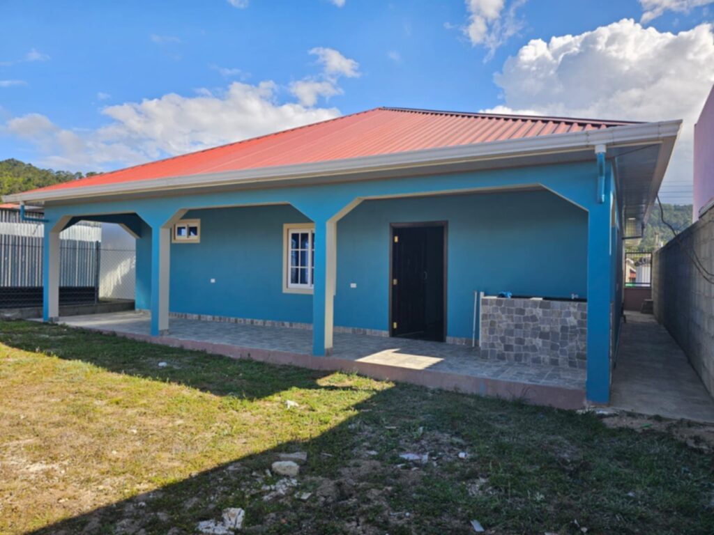Venta de casa en la esperanza, intibuca, 2026 2027, residencial los arrayanes
