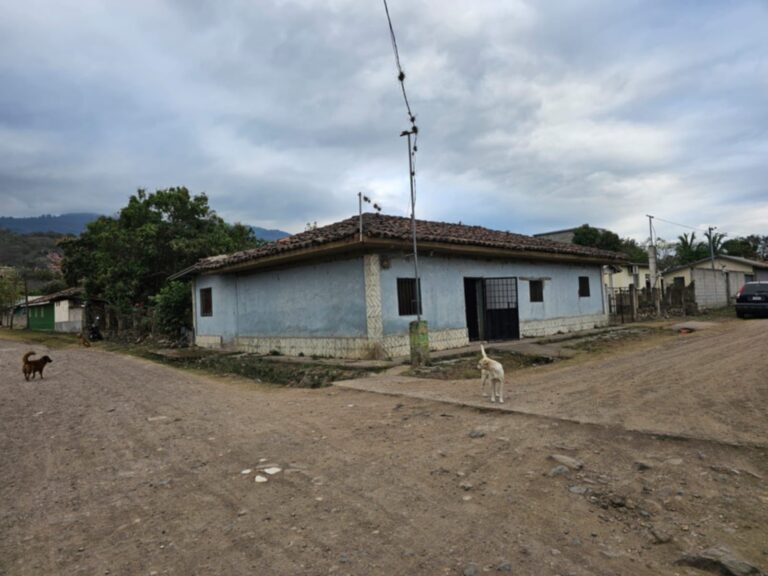 Oportunidad Estratégica en Jesús de Otoro: Propiedad de Esquina de 460 m2 en Barrio Santa Cruz