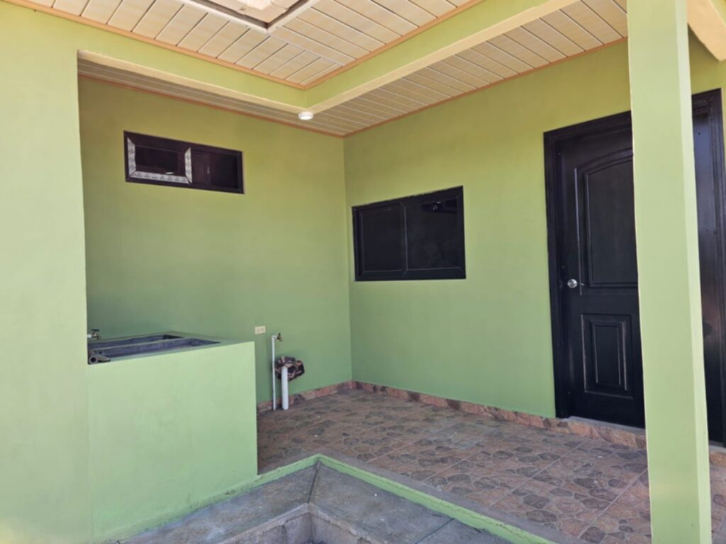 Venta de casa de 3 habitaciones en residencial villa isabela en la esperanza intibuca