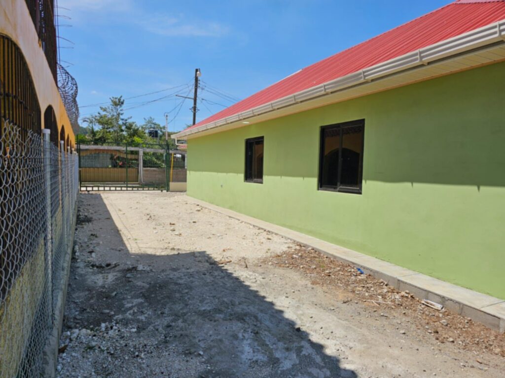 Venta de casa de 3 habitaciones en residencial villa isabela en la esperanza intibuca