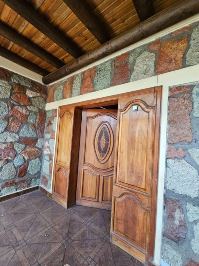 Casa de piedra natural en venta en La Esperanza, Intibucá
